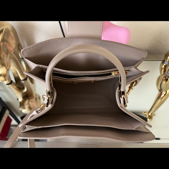 Salvatore Ferragamo Handbag - Picture 7 of 8